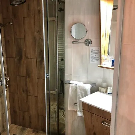 Garni Oblacinsko Jezero Szálloda 4*